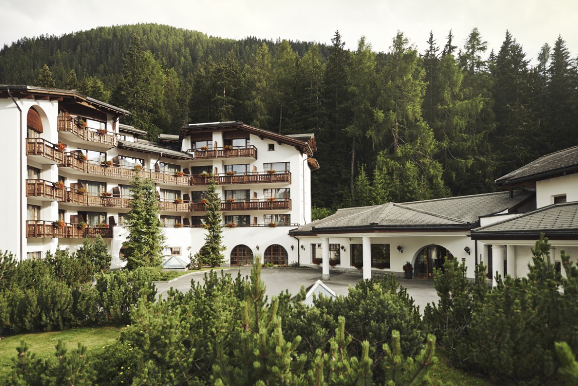 Arabella Hotel Waldhuus Davos mit Tesla Package